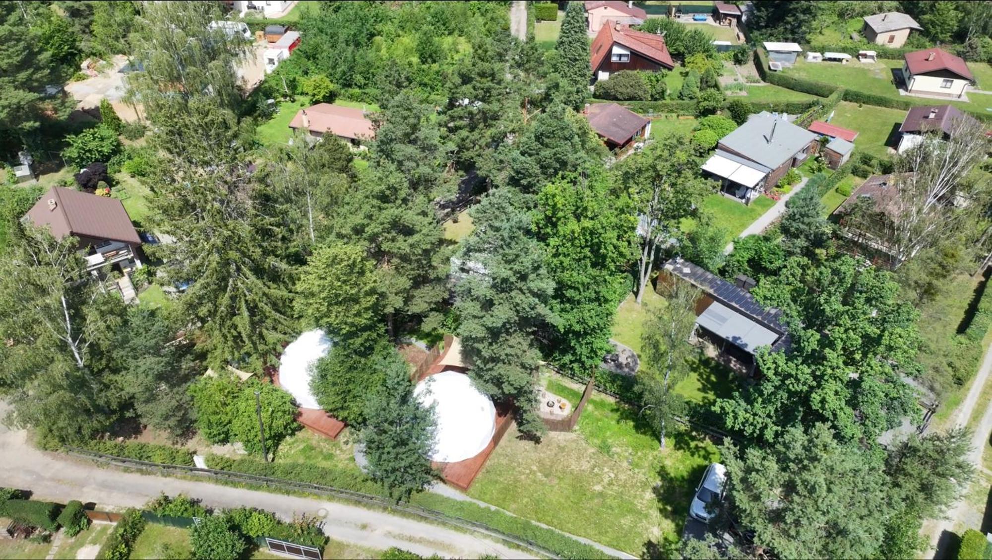 Hotel Tiche Misto Glamping Slapy  Esterno foto
